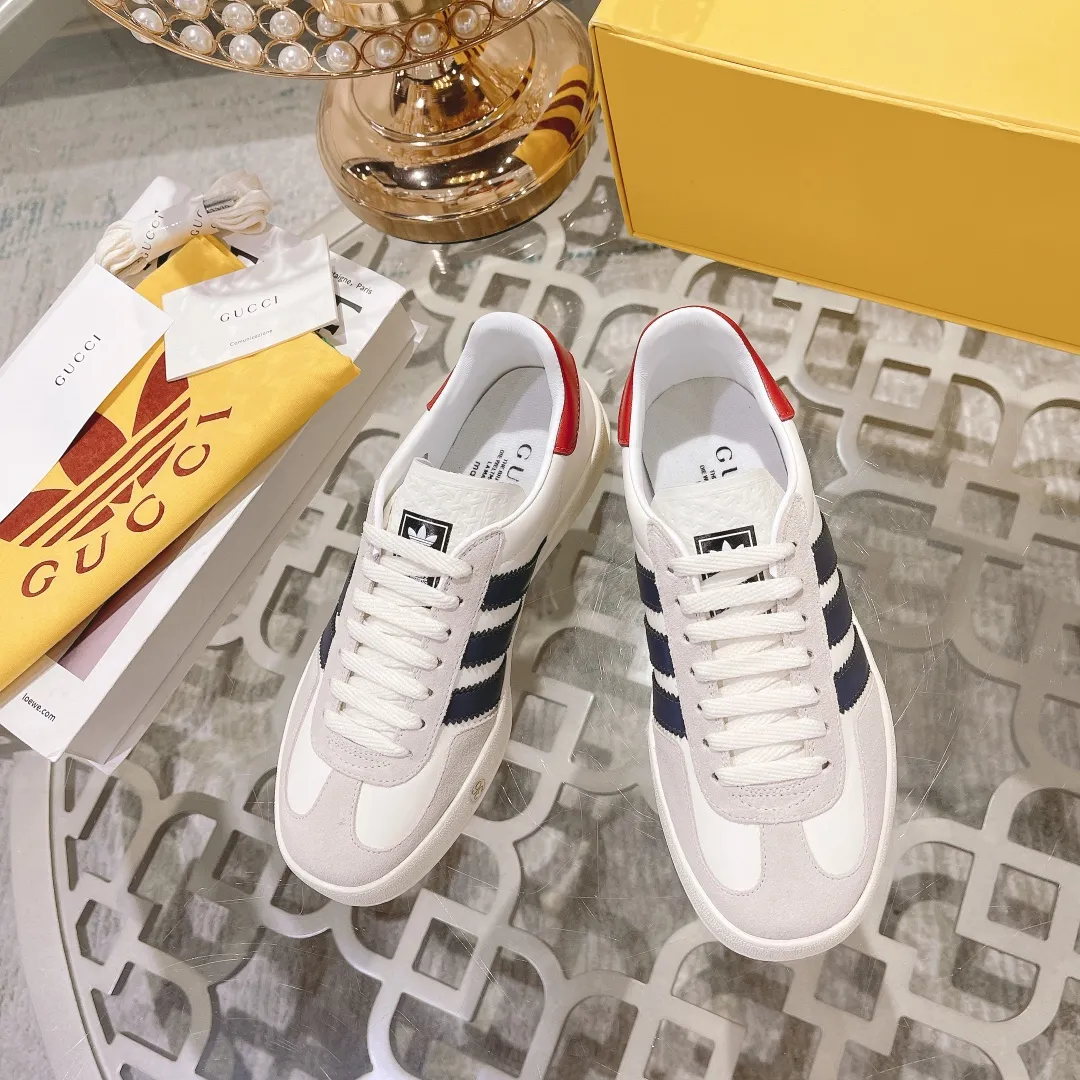👟👟Ex-factory price 480👟👟 Women's shoe factory Gucci&adidas joint limited edition couple's sneakers. A super nice joint casual sneaker with rich and bold colors! It showed everyone a completely different charm from the past! Combining retro style and youthful sports style to create a new aesthetic! Vitality yet stylish at the same time! ! Upper - made of cowhide, cowhide, cloth. Lining - sheepskin lining for feet. Sole - original open-molded beef tendon non-slip and wear-resistant outsole. Size: 35-44 (couple style)